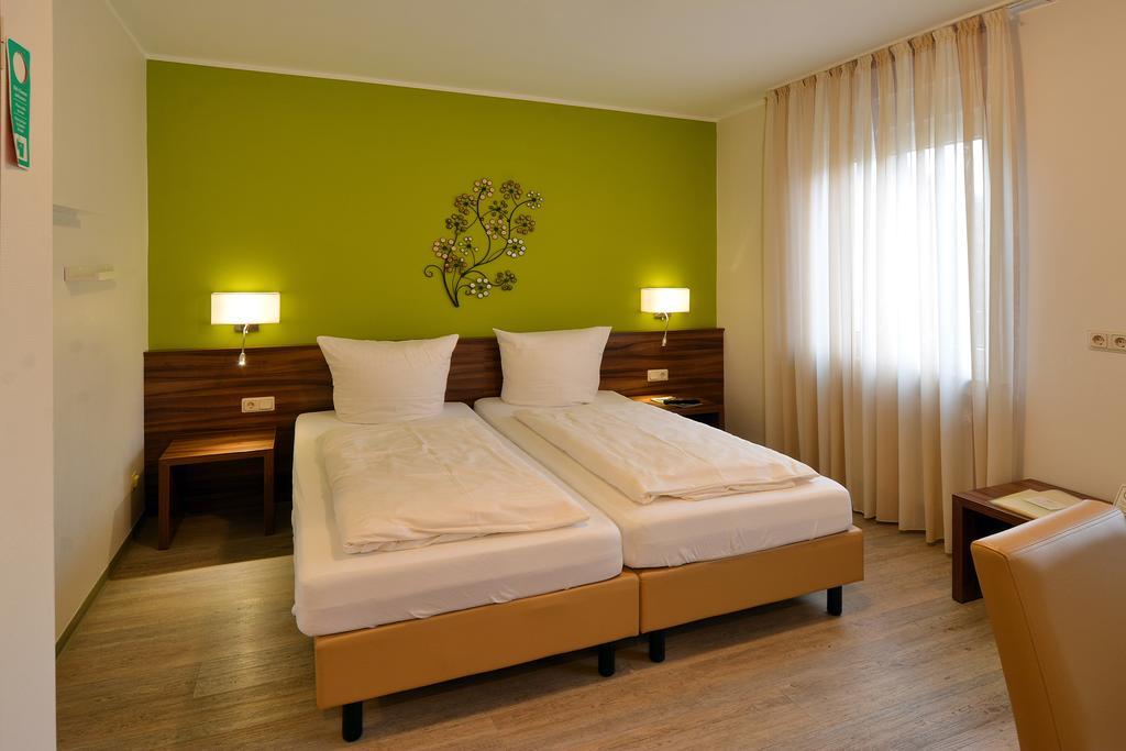 L' Angolo Ristorante & Hotel Gmbh Trier Kültér fotó